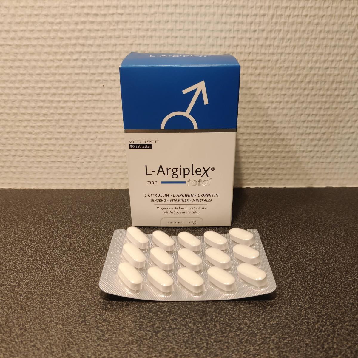 Blister med L-Argiplex-tabletter framför förpackningen, foto taget av oss