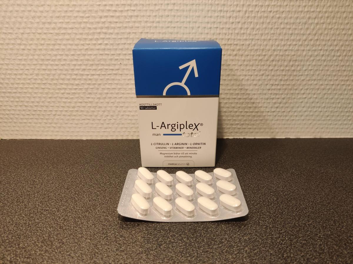 Blister med L-Argiplex-tabletter framför förpackningen, foto taget av oss