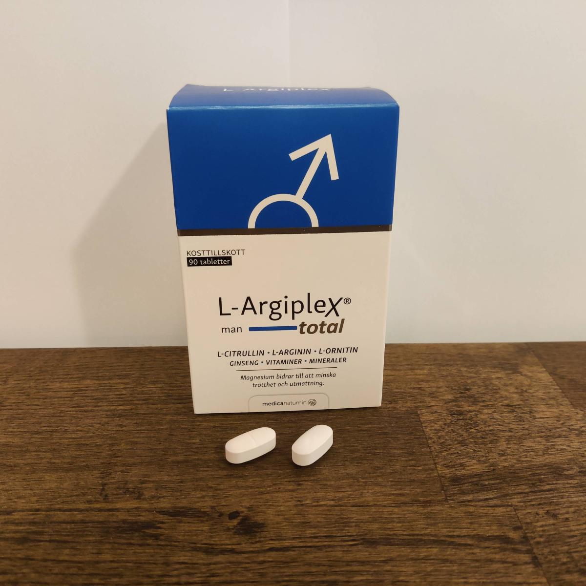Två L-Argiplex-tabletter på träyta framför asken, egen bild