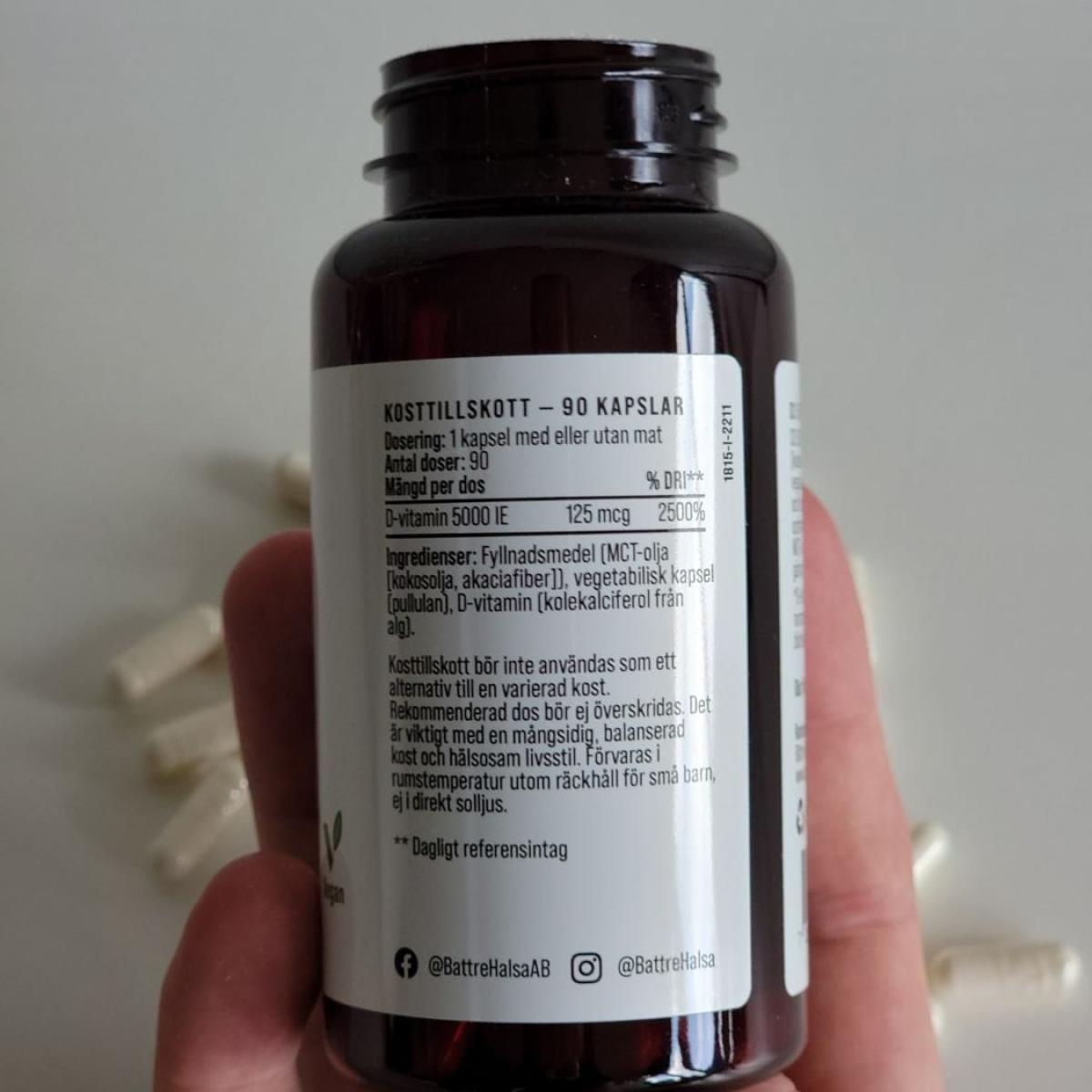 Dosering och ingredienser på Närokällan D3 5000 Vegan, 90 kapslar, bild tagen under vårt test
