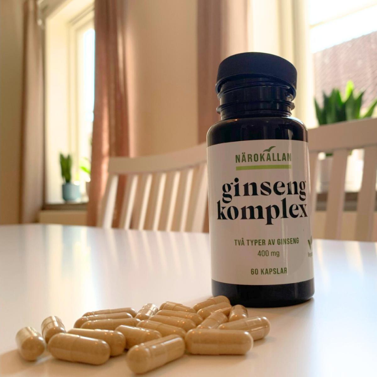 Närokällan Ginseng Komplex i varmt eftermiddagsljus med kapslar vårt eget foto under användning
