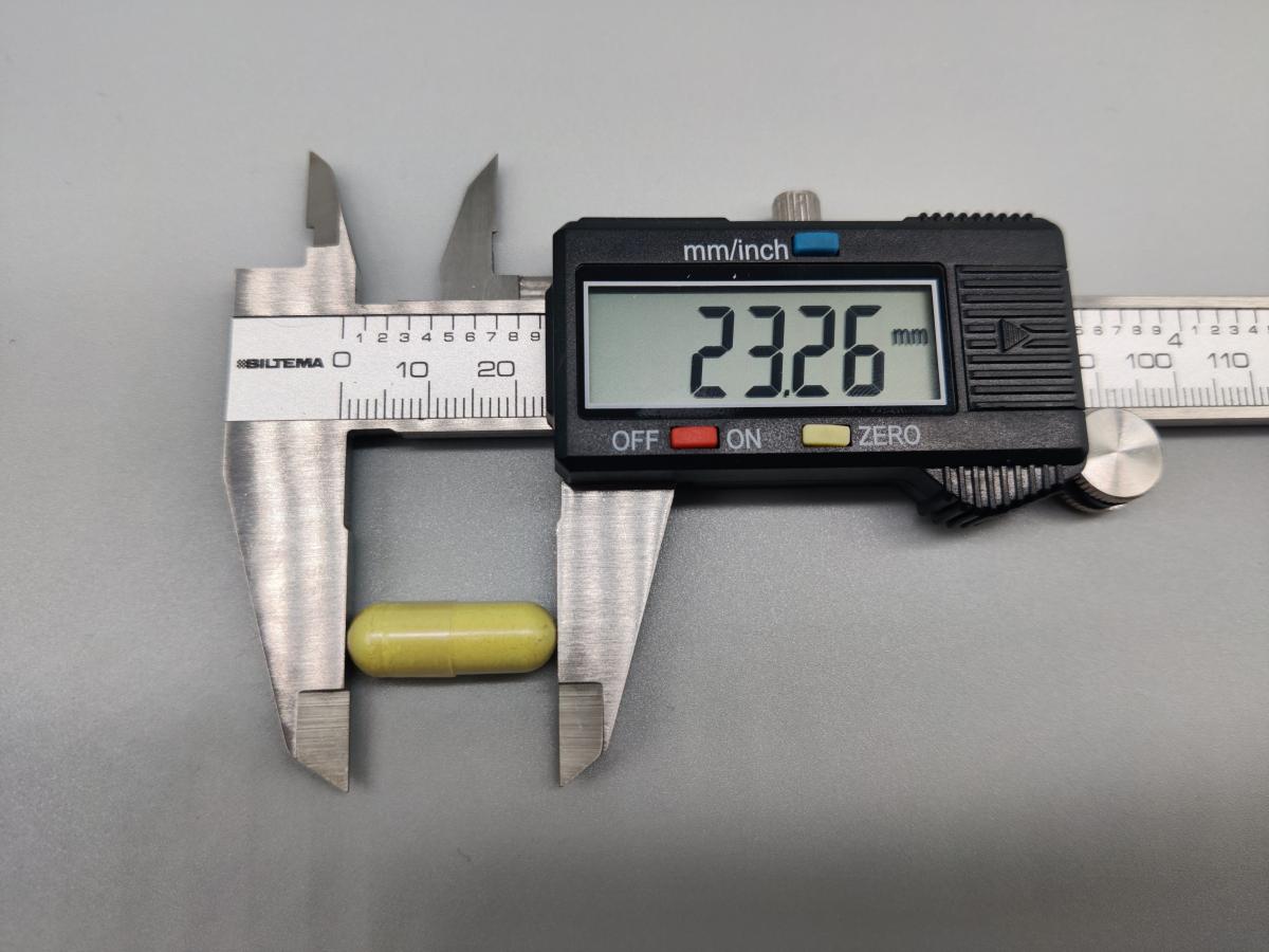 Digitalt skjutmått visar kapsellängd cirka 23,26 mm