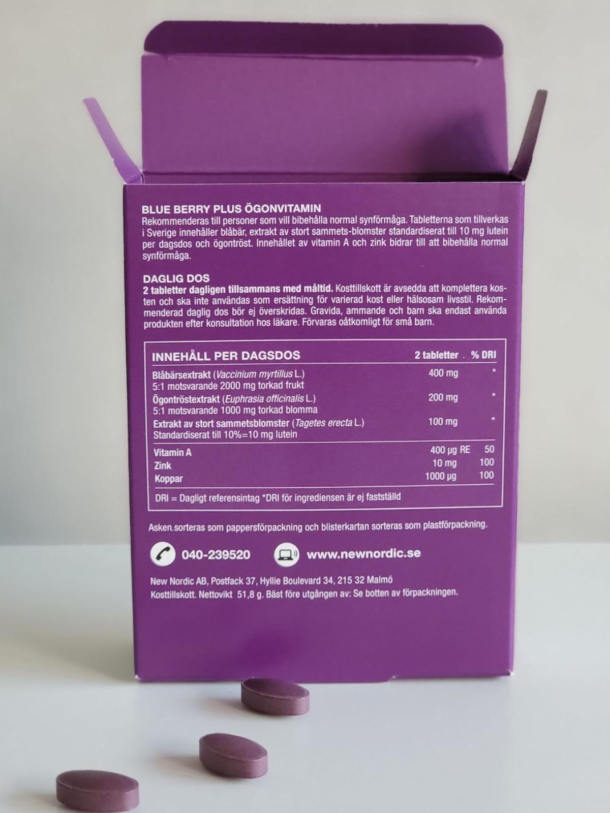 Baksida av Blue Berry Plus med dosering och näringsvärden, foto från vårt test