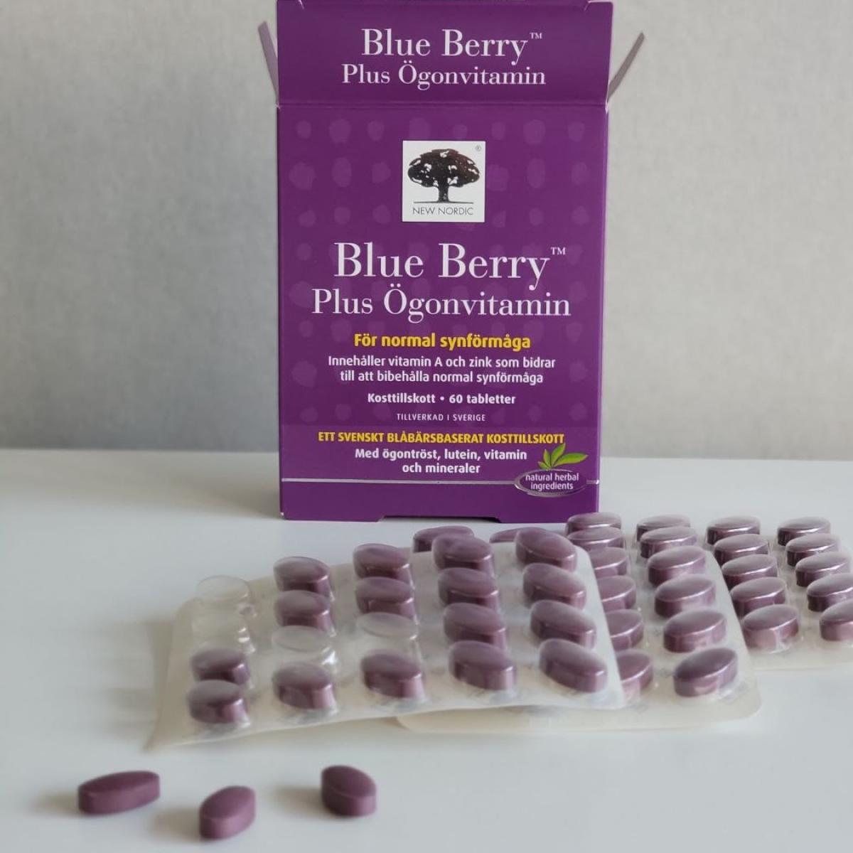 Närbild på matta lila tabletter av Blue Berry Plus i jämn oval form, foto av oss