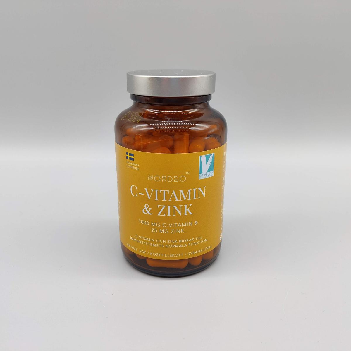 Nordbo C‑vitamin & Zink med innehållsetikett och dosering, foto taget i vår studio
