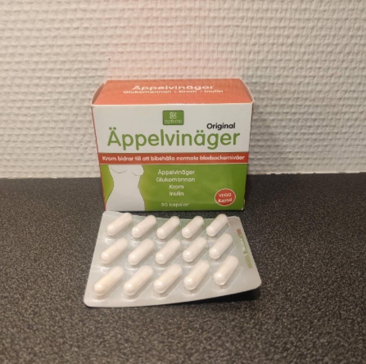 Nyform Äppelvinäger Krom i blister framför förpackningen, foto taget av oss under testet