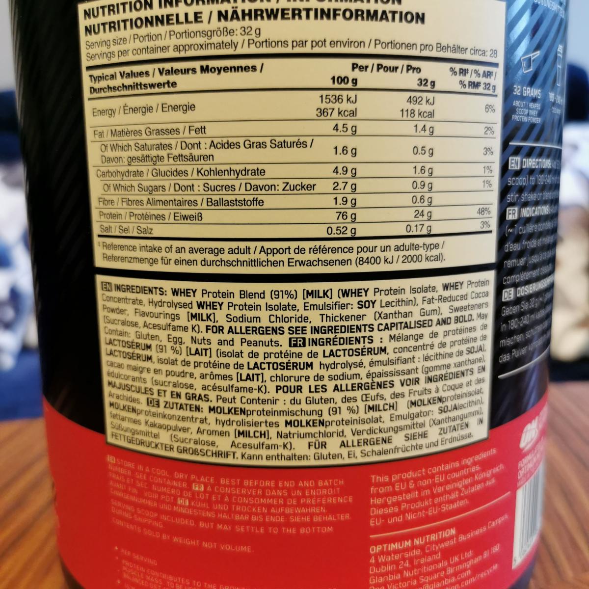 Närbild på näringsdeklarationen för Chocolate Hazelnut med 24 g protein per skopa
