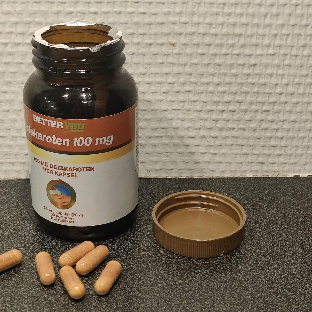 Betakaroten-kapsel mot måttband cirka 2 cm, taget av oss