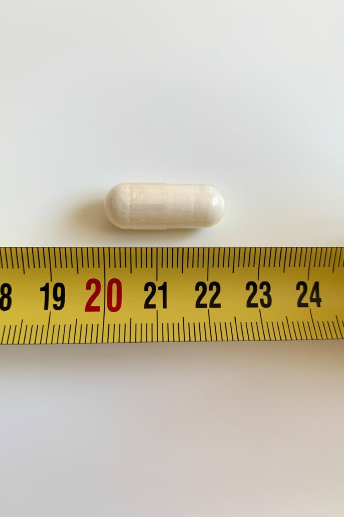 Kapselstorlek runt två centimeter RAW GABA Mega Caps mätt av oss