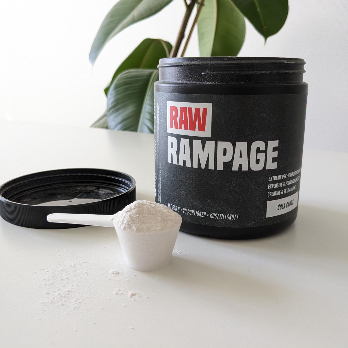 RAW Rampage med uppmätt skopa på bordet i vår testmiljö, Cola Candy