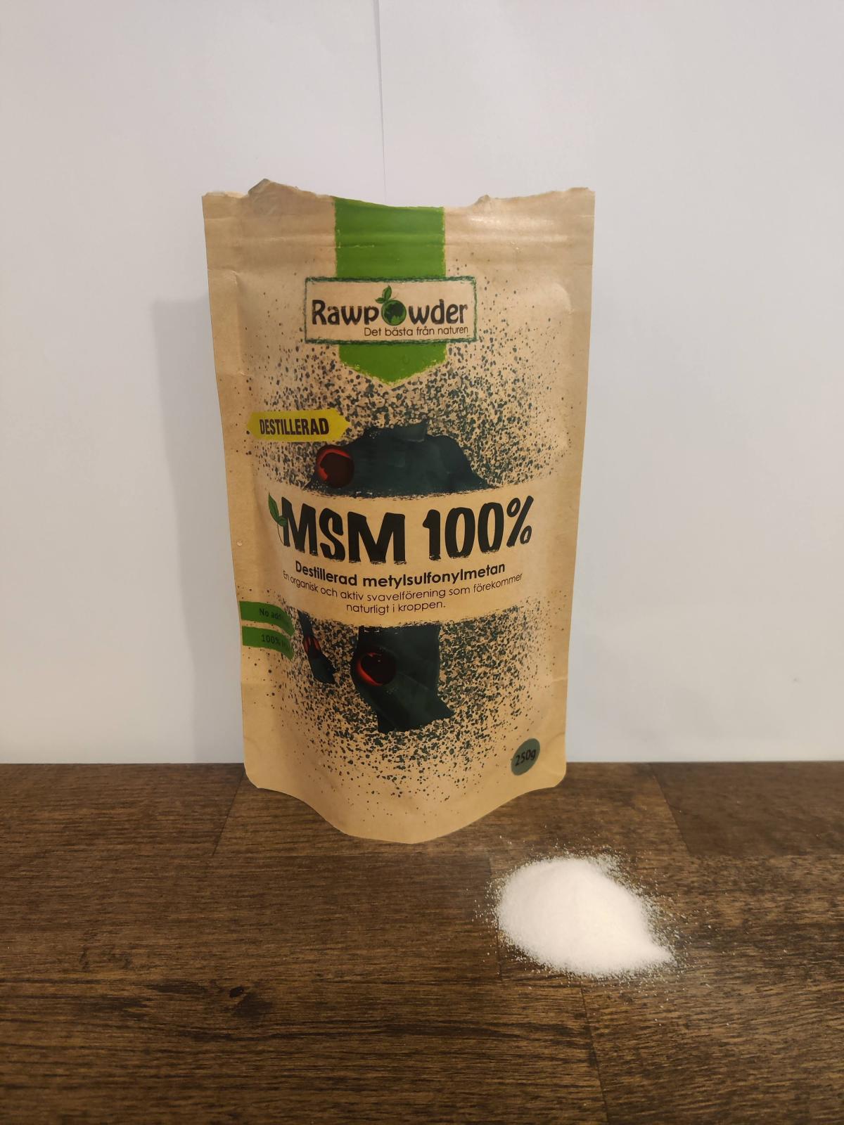 Närbild på vit MSM-hög bredvid Rawpowder-påsen, egen testbild