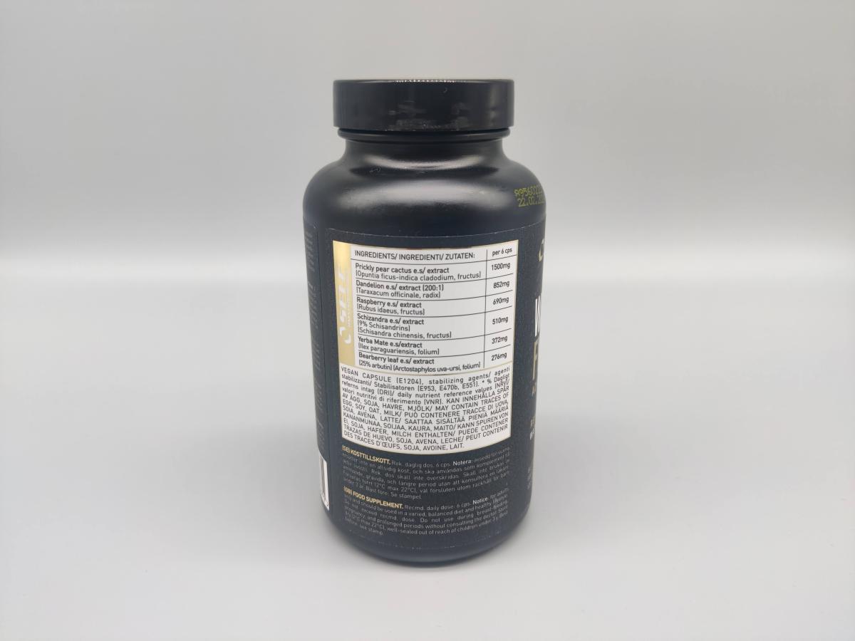 Baksidan av Waterloss med tydlig ingredienslista fotograferad av oss