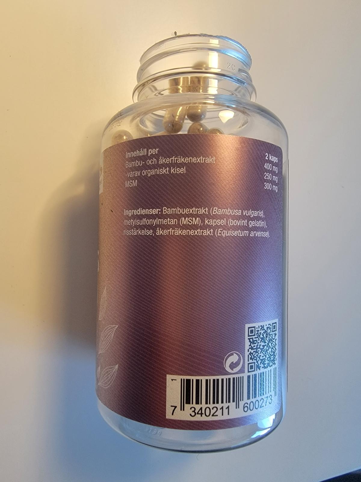 Silica Beauty Caps ingredienslista med 250 mg organiskt kisel och 300 mg MSM per 2 kapslar, taget av oss
