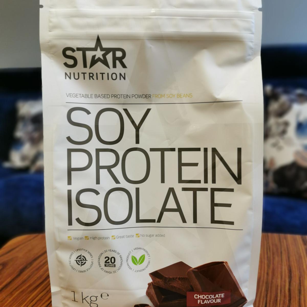 Star Nutrition Sojaproteinisolat Chocolate 1 kg baksida med näringsinnehåll foto av oss under testet