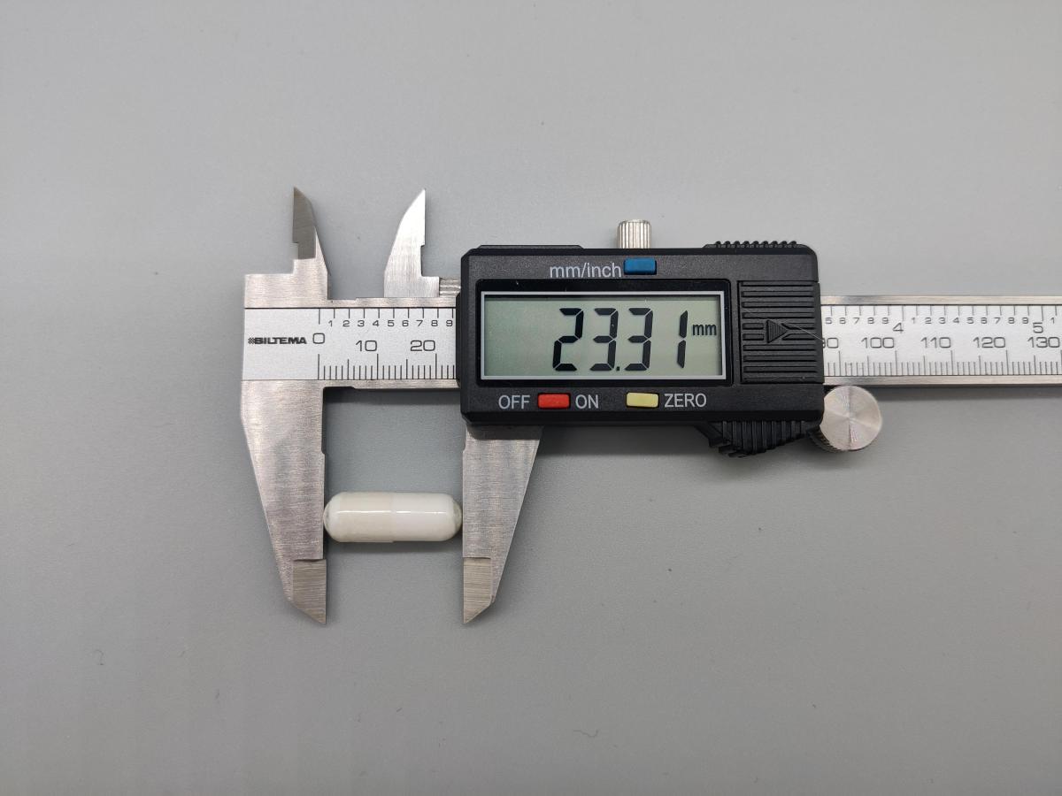 Mätning av Solgar DLPA-kapsel med skjutmått visar 23,31 mm