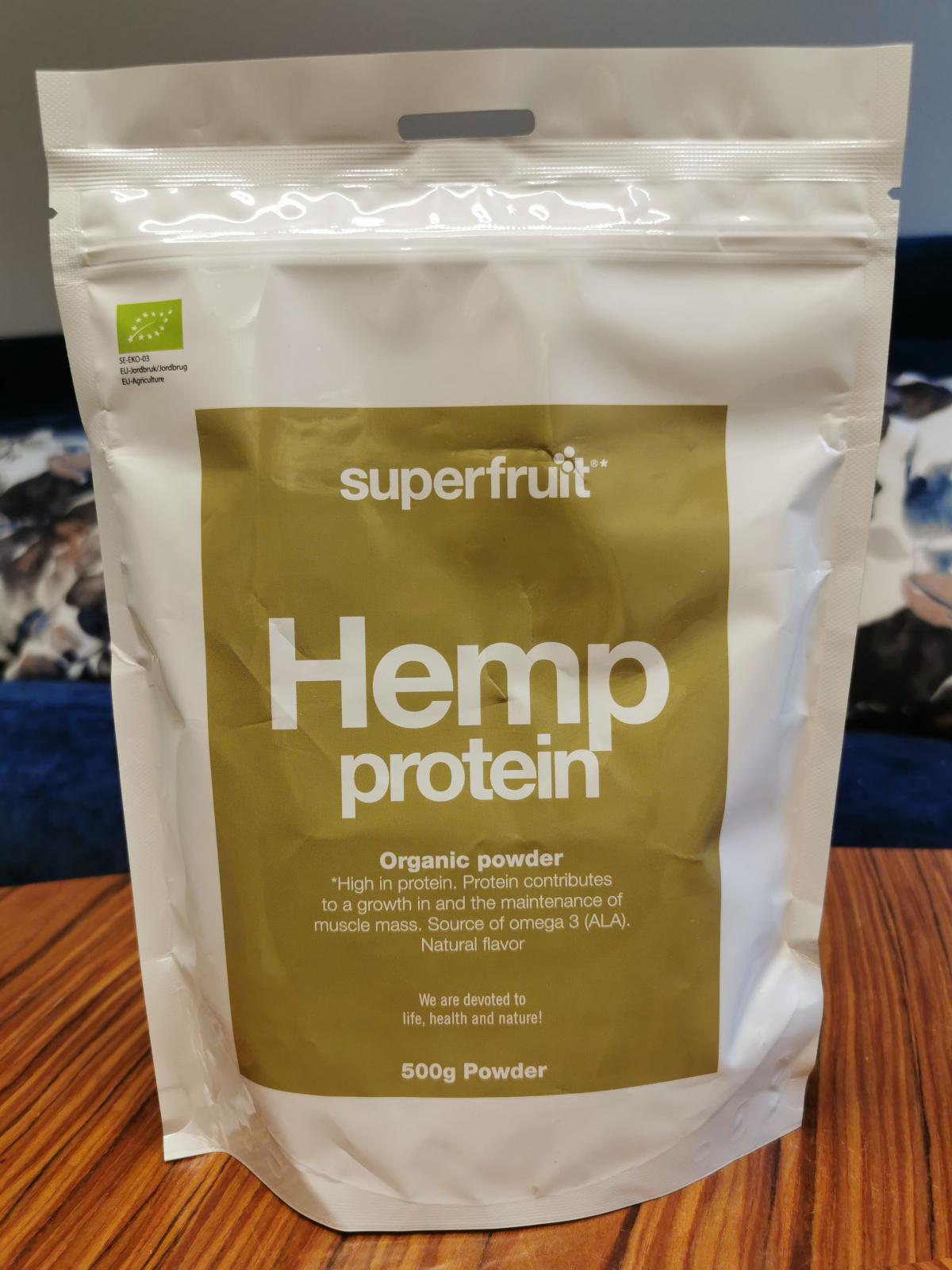 Superfruit Hampaprotein framsida 500 g ekologiskt fotograferad av oss under testet