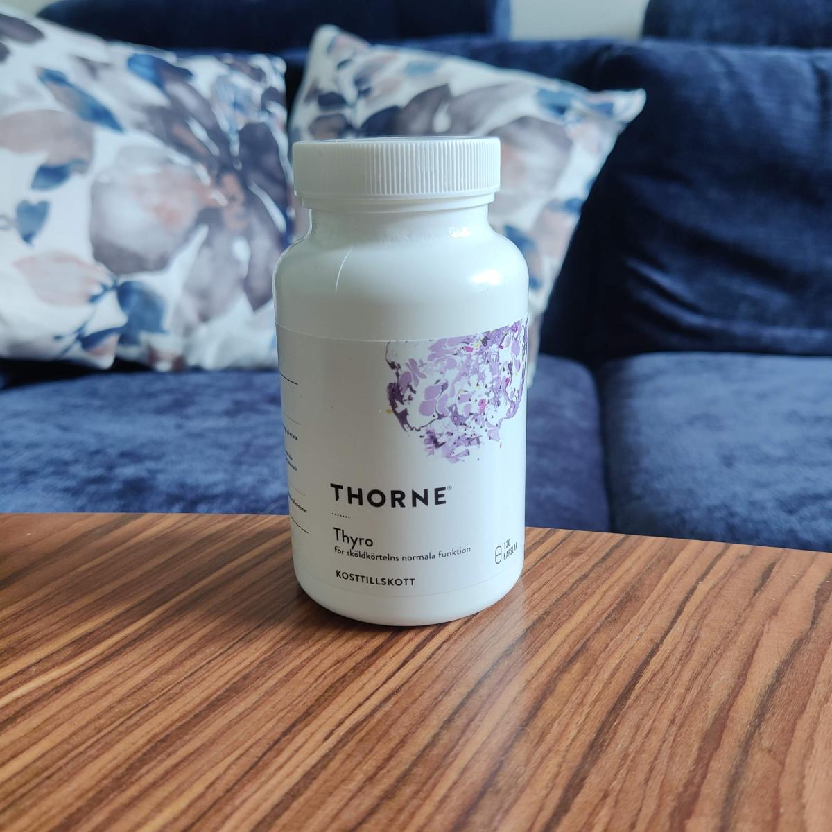 Thorne Thyrocsin på soffbord hemma, egen bild från testet