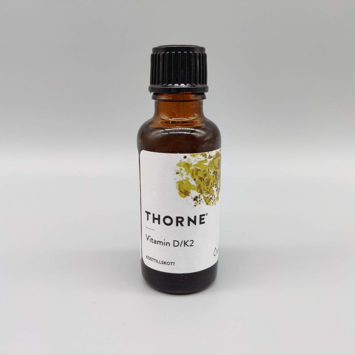 Baksida på Thorne D K2 med innehåll och dosering foto från testet