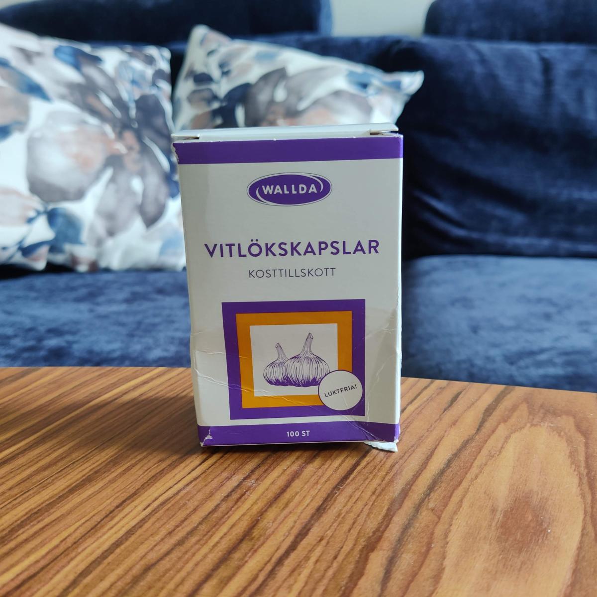 Öppen Wallda-förpackning med blisterark av gelkapslar egen bild