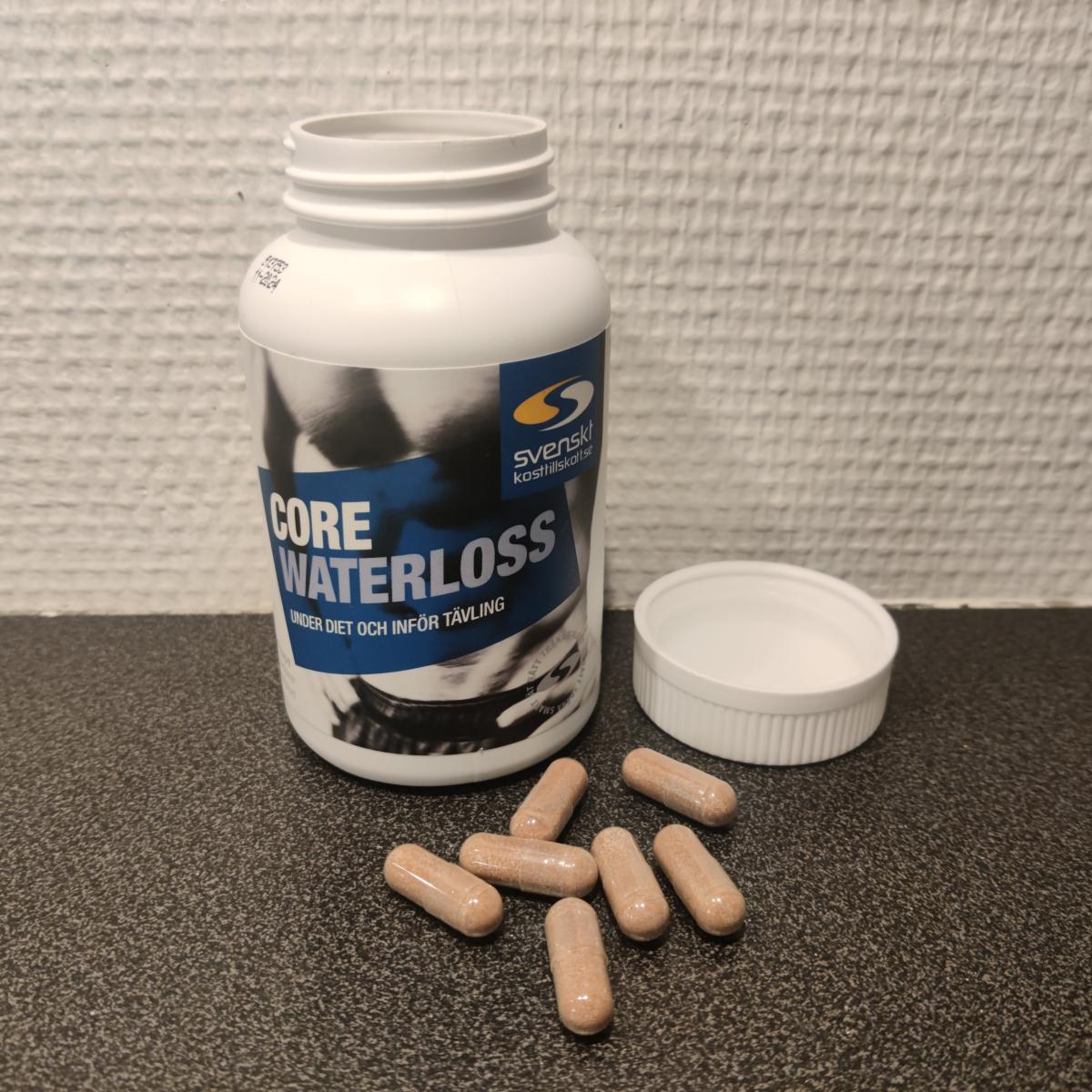 Core Waterloss burk och kapslar på bänkskiva, foto taget av oss under testet